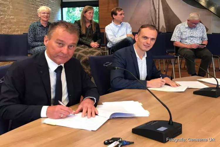 Gemeenten Urk en Noordoostpolder sluiten nieuwe contracten voor ambulante jeugdhulp