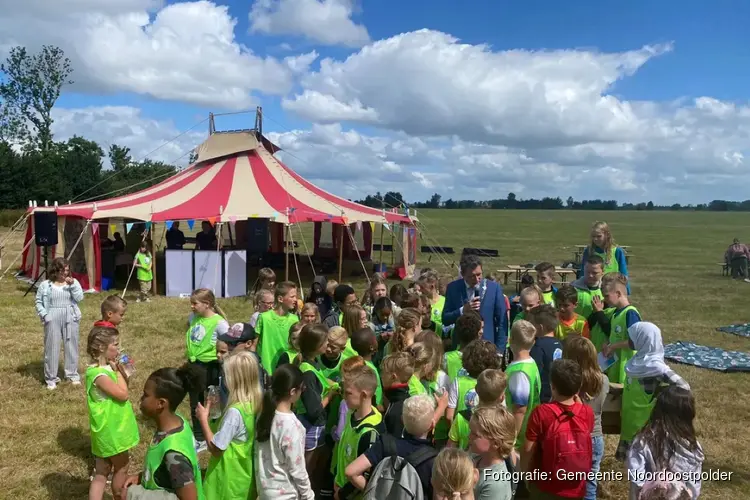 Schooljeugd viert 50 jaar Unesco Werelderfgoed Verdrag met route en picknick