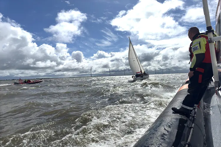 Tot de knieën in het water