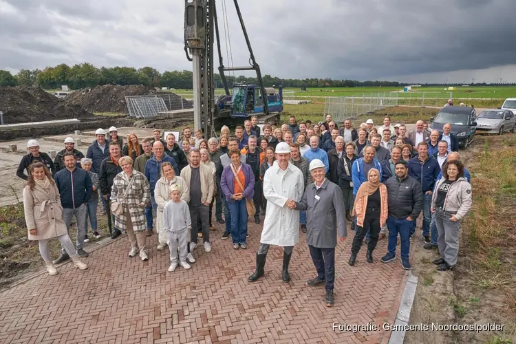 Wethouder Van Steen slaat Eerste Paal voor Emmelhage Fase 3