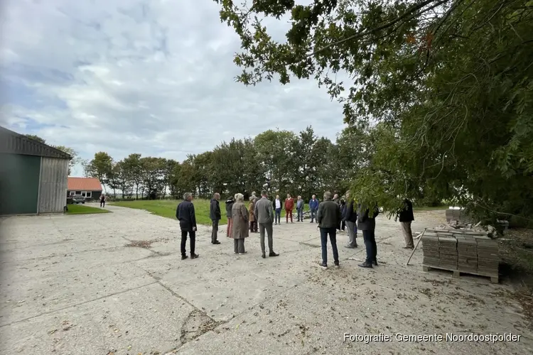 Statenleden op bezoek in Noordoostpolder voor ‘wonen op erven’